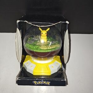 Geeknet Pokemon Pikachu Illuminated Terrarium Kids Collectible Light Up Toy